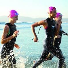 Ready to do a triathlon? You totally can! Follow our simple training plan here and swim, bike and run your butt to the finish line! #fitness #triathlete