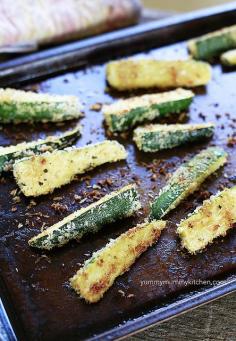 Healthy baked zucchini fries. These are such a delicious healthy snack for summer!