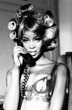 Ellen von Unwerth: Naomi's rollers (Naomi Campbell), 2004.
