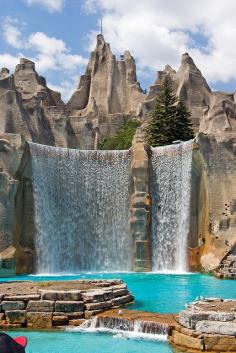 Wonder Mountain - Themepark Canada's Wonderland - Toronto - by Simon Chambers