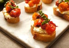 Honey Balsamic Tomato Crostini / MOMS KITCHEN HANDBOOK