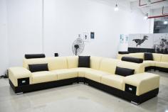 G8009C LEATHER LOUNGE

Corner leather lounge suite. Leatherette backing

Model Number: G8009C