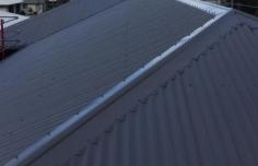 Roof repairs in Deception Bay are crucial for maintaining your home’s safety and security, particularly in the unpredictable coastal weather. Sudden storms, strong winds, and heavy rainfall can quickly expose weaknesses in your roof, leading to leaks or damage that needs urgent attention. We’re here to restore your roof’s strength and reliability so you don’t have to worry about further issues.