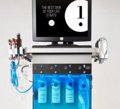 As the leading Hydrafacial specialist in Sydney, we take pride in offering two specialised treatments tailored to meet your skincare needs: the Signature HydraFacial and the Deluxe HydraFacial. The Signature HydraFacial is a 30-minute session perfect for a quick yet revitalising experience. It focuses on deep cleansing, exfoliation, and hydration to leave your skin refreshed and radiant. Ideal for those with busy schedules, this treatment delivers fast, effective results, giving your skin the boost it needs without compromising on quality.