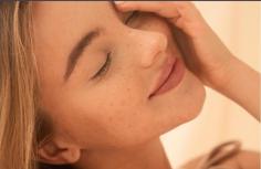 Treat yourself to skin needling with Sydney’s trusted aesthetic clinic and experience the rejuvenating effects of this innovative treatment. Our skin needling sessions effectively boost collagen production and improve overall skin texture. Each session takes only about an hour, making it convenient for those with busy schedules. From addressing stubborn stretch marks and minimising enlarged pores to treating the effects of sun damage, we assess your requirements and provide targeted solutions.